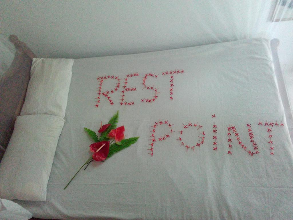 Rest Point Hotel Unawatuna Buitenkant foto